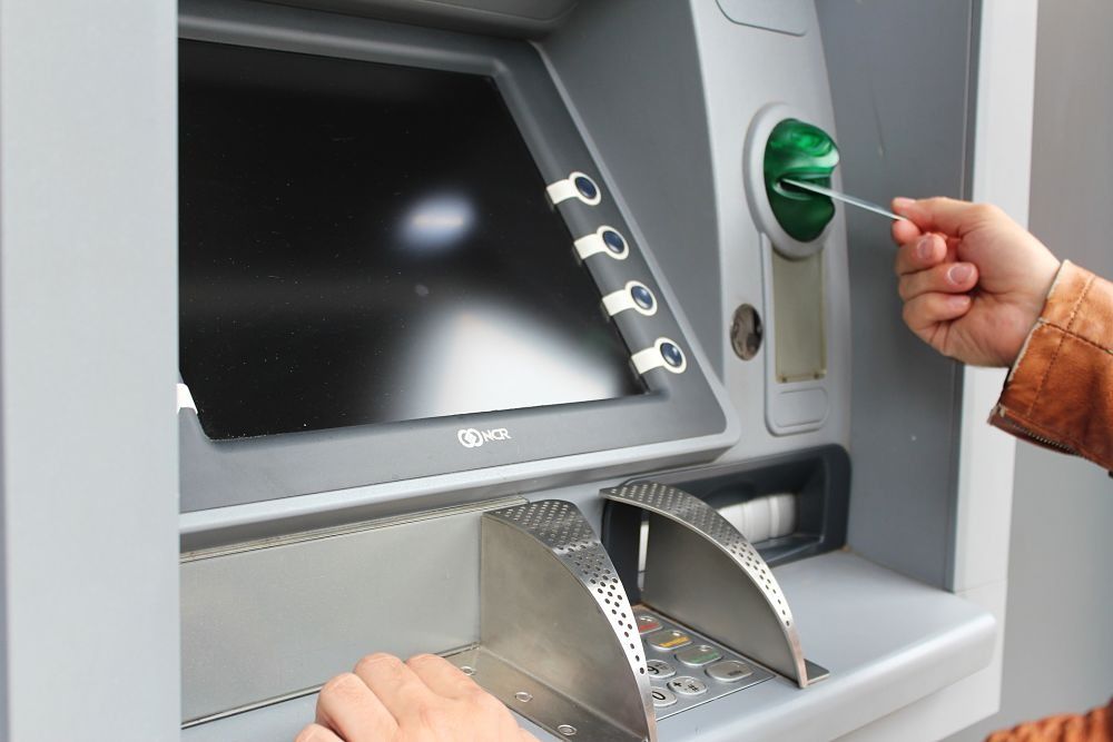 Ordenan a los bancos a entregar paquetes de productos o servicios financieros sin ningún costo para sus usuarios