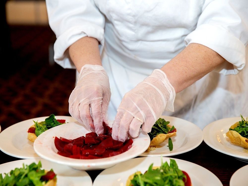 Mipymes de sectores de restaurantes, entretenimiento y alojamientos tienen garantías  disponibles de un billón de pesos para asegurar su permanencia