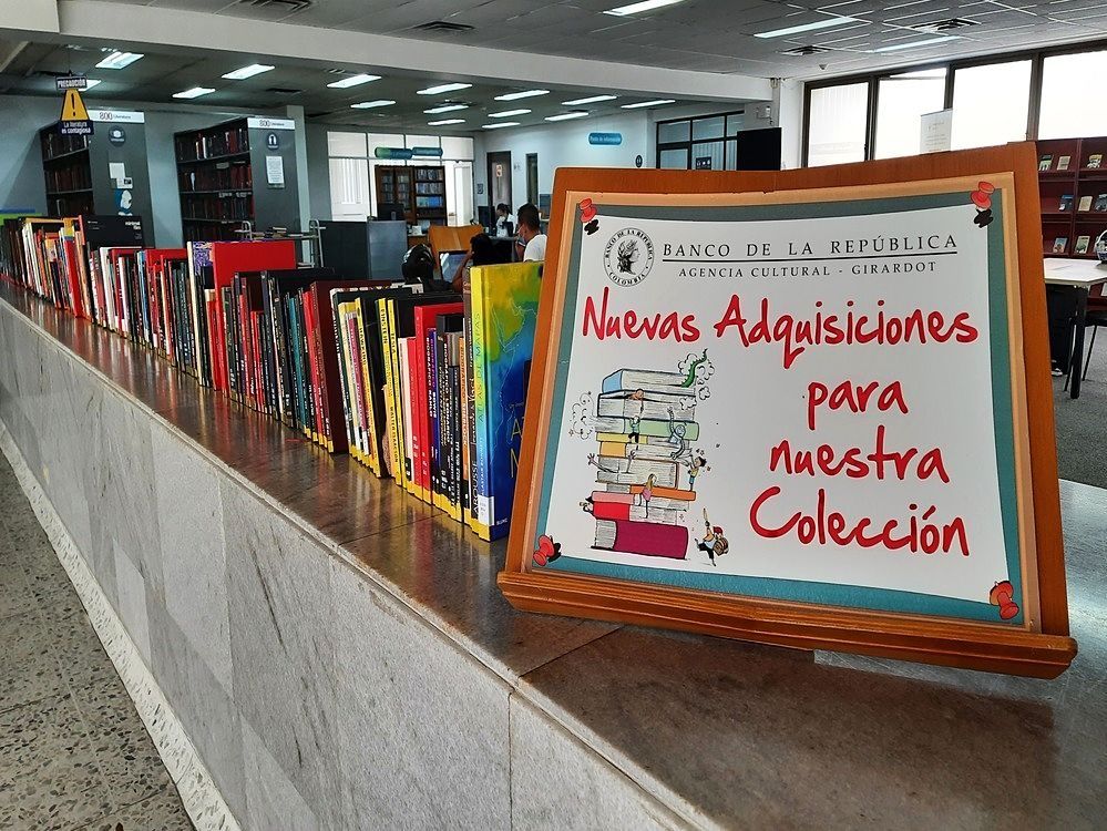 Llegan nuevos títulos a la Biblioteca del Banco de la República en Girardot.
