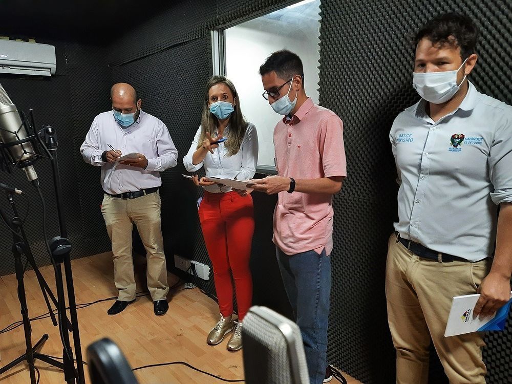 Ministerio de Cultura entrega  a Girardot  dotación para estudio de grabación, por valor de $30 millones de pesos