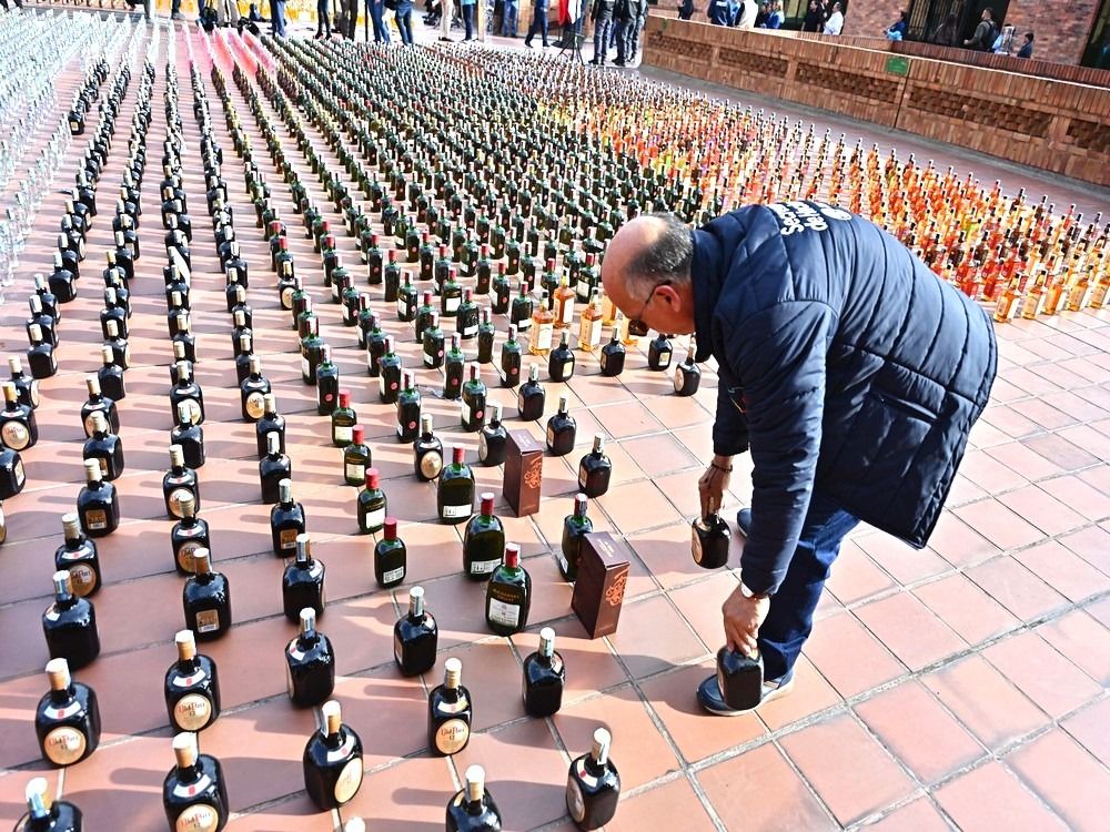 Operativo saca del mercado 8520 unidades de licor adulterado y más de 12 000 estampillas, tapas y sellos de seguridad falsificados