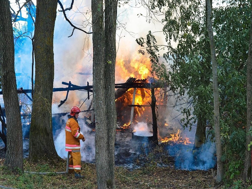 Algunos alcaldes de Cundinamarca no ofrecen ni agua a los bomberos que atienden sus emergencias. No cumplen con la Ley General de Bomberos