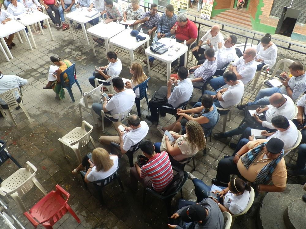Los concejales de Girardot llegaron a la plaza de mercado