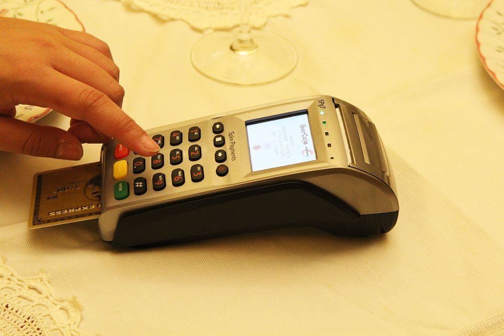 Sancionada en Colombia ley que obliga a los bancos a prestar algunos servicios sin costo adicional